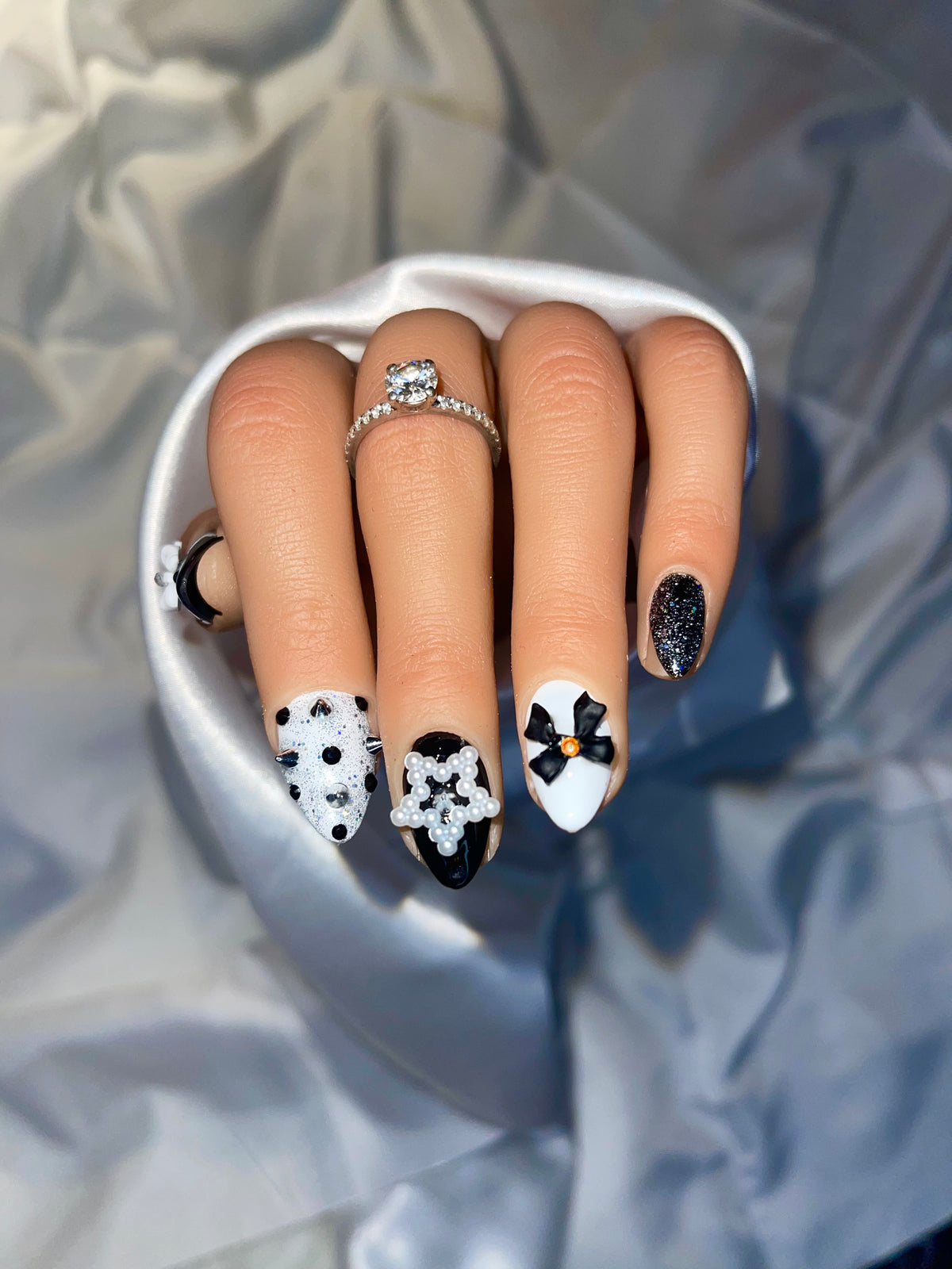 ✨ Black & White Glam Bow & Pearl Press-On Nails – Luxury 3D Design Set