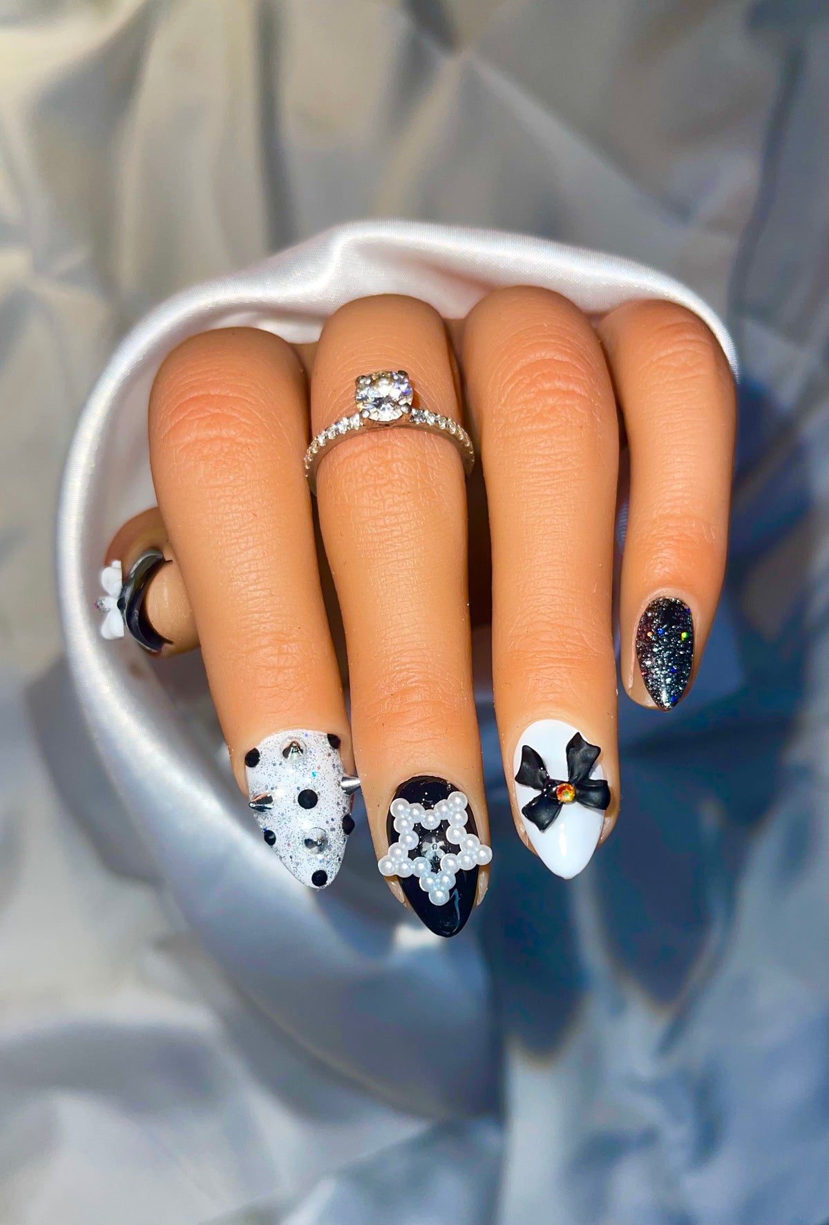 ✨ Black & White Glam Bow & Pearl Press-On Nails – Luxury 3D Design Set