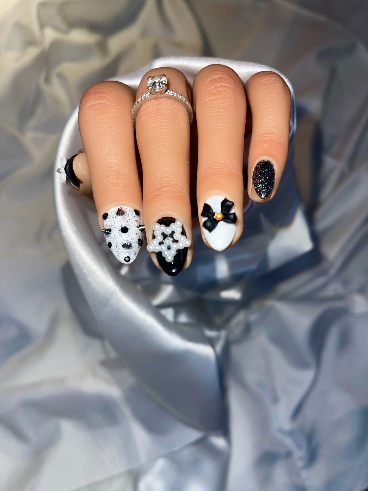 ✨ Black & White Glam Bow & Pearl Press-On Nails – Luxury 3D Design Set